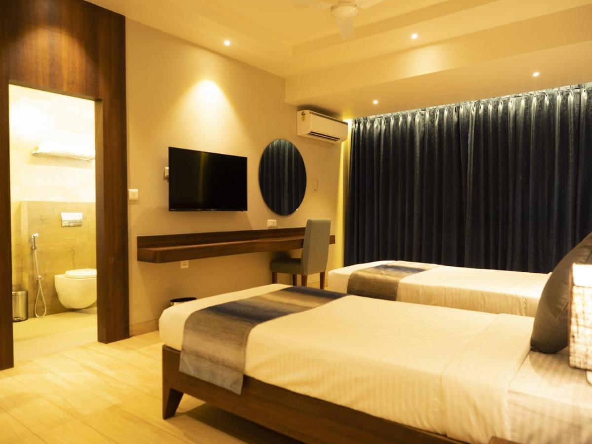 Cosmique Clarks Inn Suites Goa Madgaon Exteriör bild