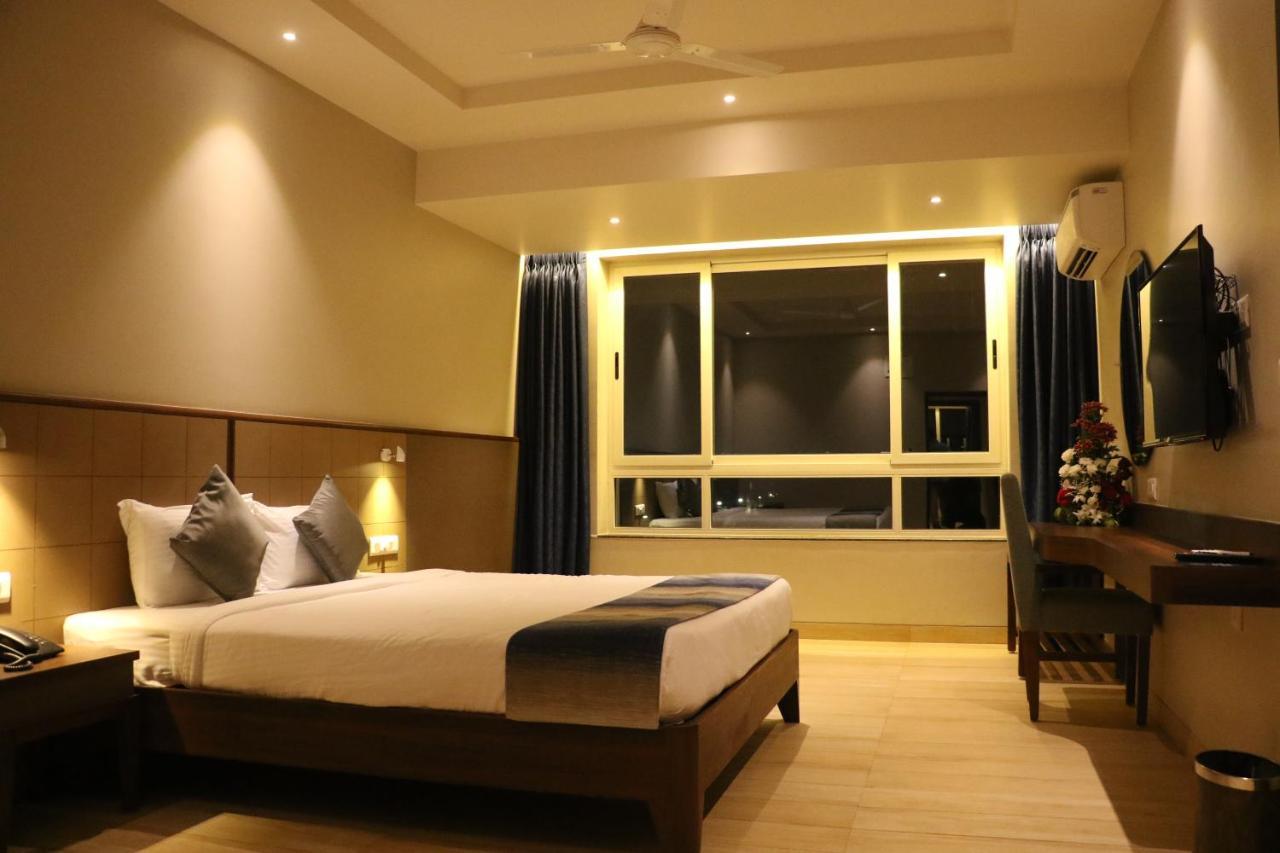 Cosmique Clarks Inn Suites Goa Madgaon Exteriör bild